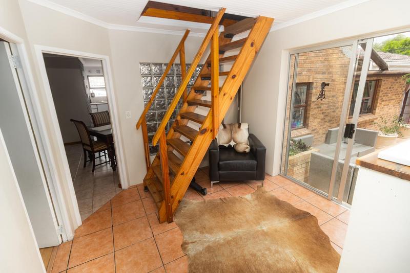 5 Bedroom Property for Sale in Vredekloof Western Cape